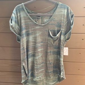 Free People Camo Slouch Tee BNWT (S)